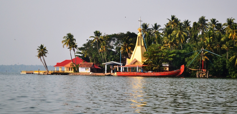 Exploring the Backwaters of Ashtamudi on a Family Vacation